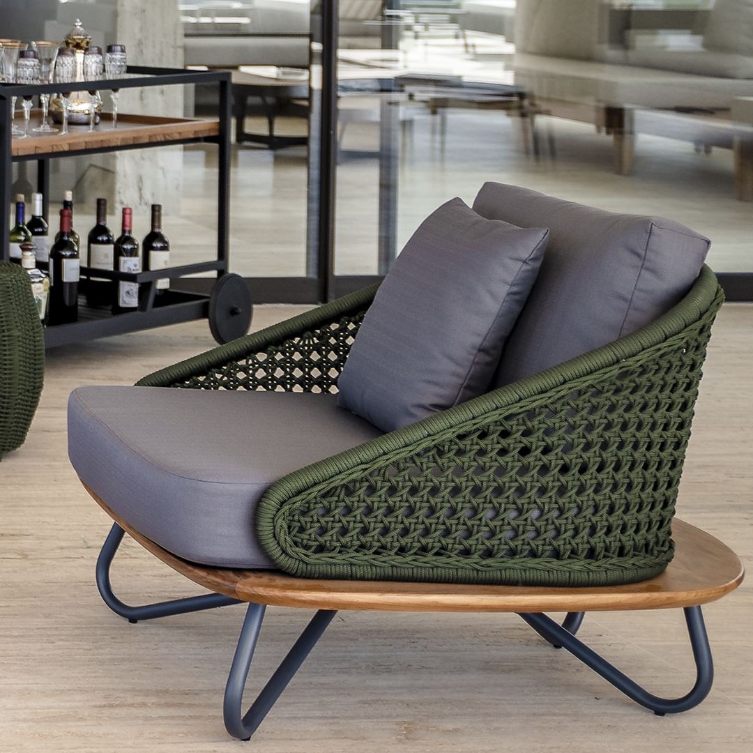 Detalhe da Poltrona Armani em trançado verde